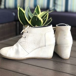Toms Ankle Boots in tan suede size W9